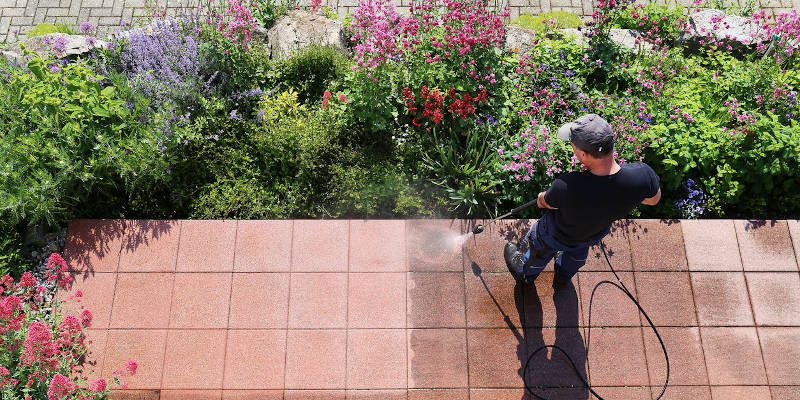 The Difference Between Power Washing and Softwashing